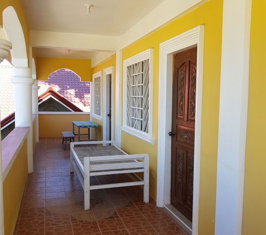 Paz Patar Beach House Resort