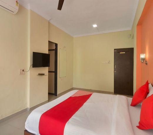 OYO 11485 Hotel Elite Inn