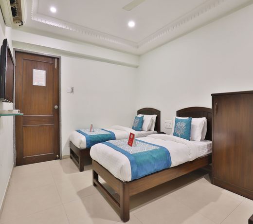 OYO 11007 Hotel Amity