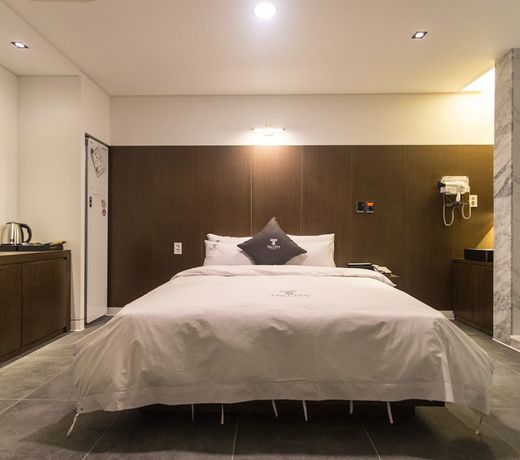The City Hotel