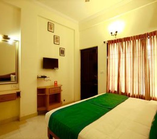 OYO 10702 Hill & Sea View Ayurvedic Beach Resort