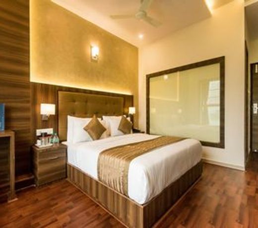 Capital O 12063 Hotel Pearls BKC Inn