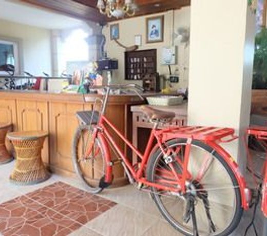 Tan Deaw House