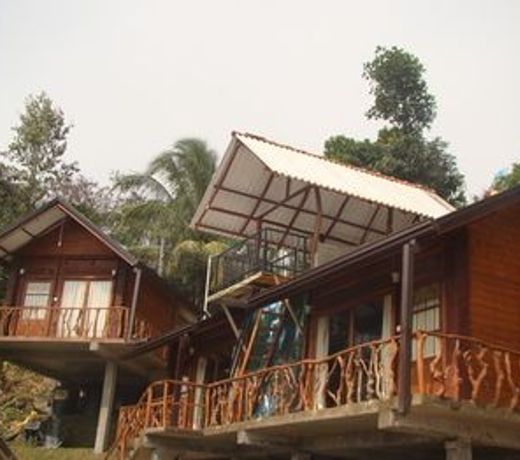 Yoho Okan Rock Wooden Cabana