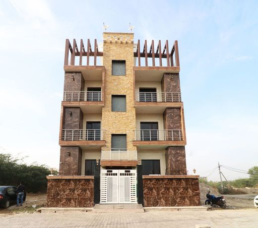 OYO 10810 Sangvi Palace
