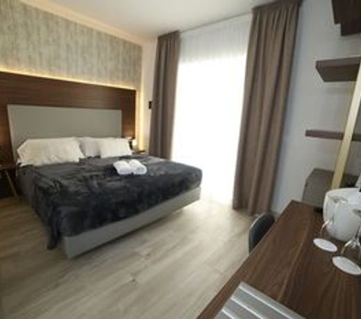 8 Room Hotel