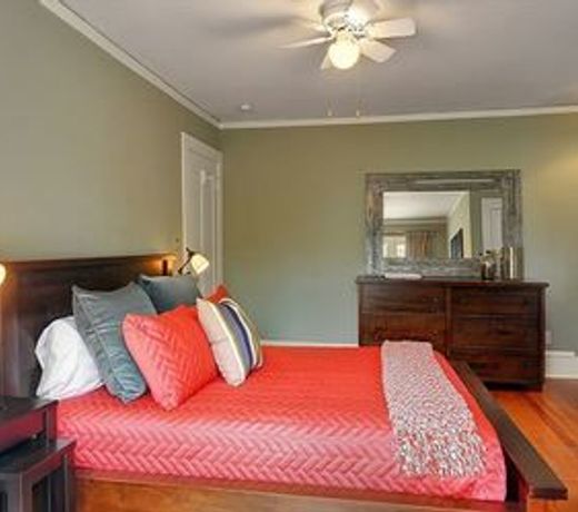 Ravenna Farm House - Four Bedroom Home with Fireplace