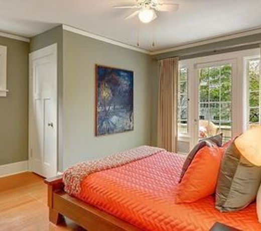 Ravenna Farm House - Four Bedroom Home with Fireplace