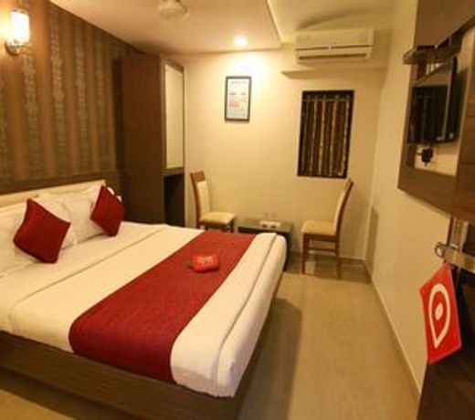 OYO 7042 Hotel Railway Inn