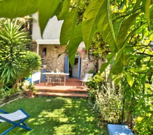 La casa nel castello e il giardino segreto