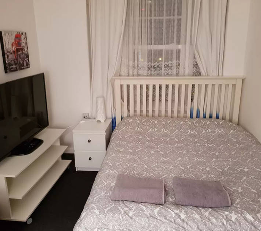 Double room and comfy bed near downtown