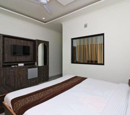 OYO 14158 The Kempty Fall Resort