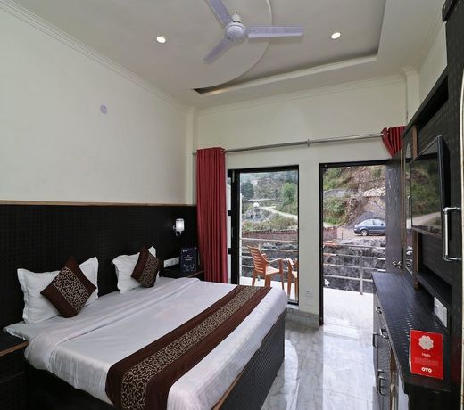 OYO 14158 The Kempty Fall Resort