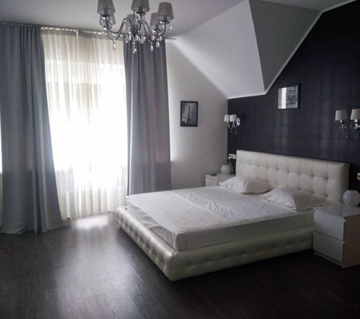 Villa of Roses