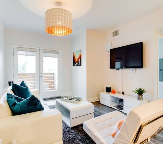 Stunning 1 bedroom Hollywood