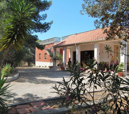COOEE Surf House and Hospitality