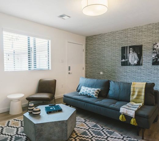 Capri XVIII Sublime 1BR in Phoenix Roosevelt Row District