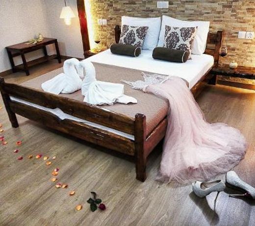 The Elysian at Nicopolis jacuzzi
