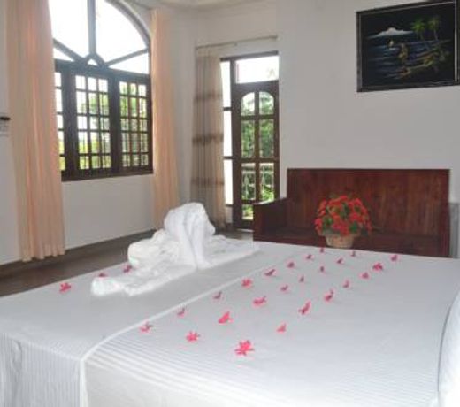 Chandiv Hotel