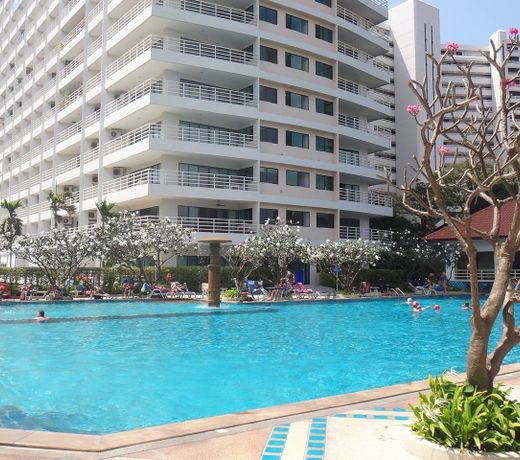 A studio unit with nice sea view!