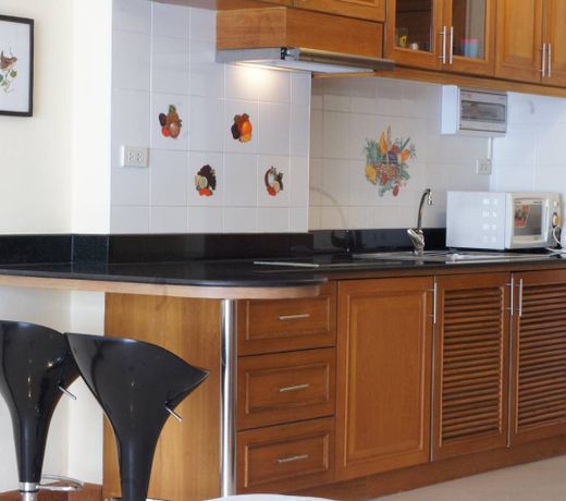 A studio unit with nice sea view!