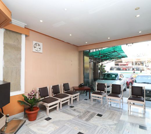 Capital O 7933 Hotel Trimurty International