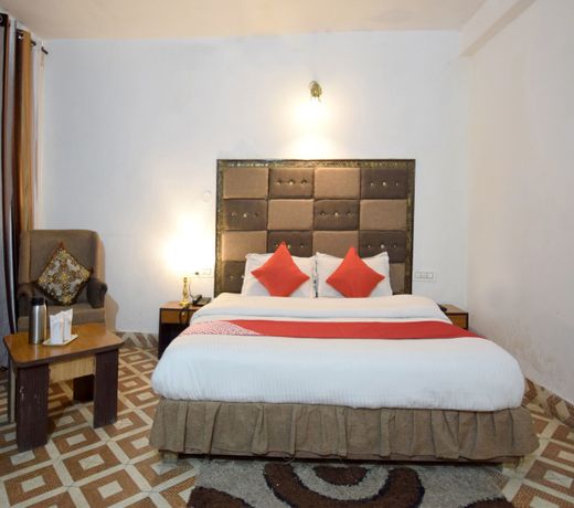 OYO 12527 Hotel Oak Valley