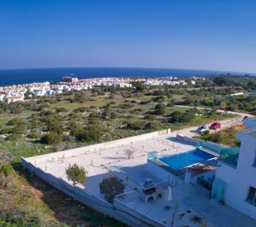 Aetopetra Villa