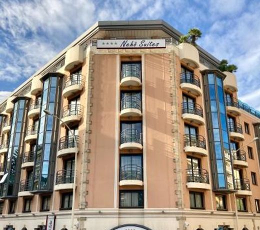 NehÃ´ Suites Cannes Croisette