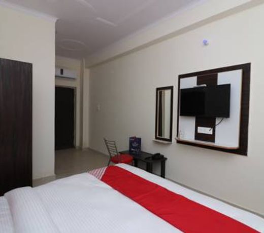 OYO 14825 Hotel Siddheshwar