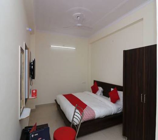 OYO 14825 Hotel Siddheshwar