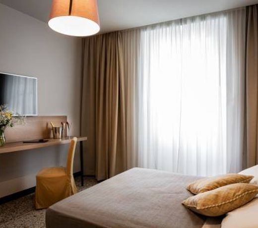 HNN Luxury Suites