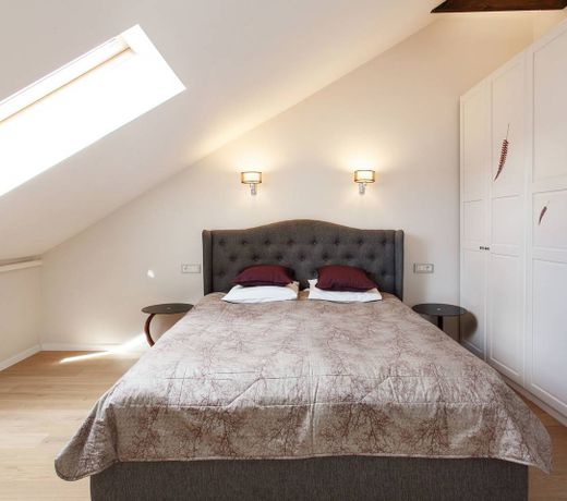 3bdr Modern and Stylish Apartment - Heart of Old Town by Houseys