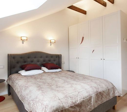 3bdr Modern and Stylish Apartment - Heart of Old Town by Houseys