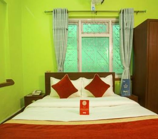OYO 146 Somewhere Hotel & Restaurant