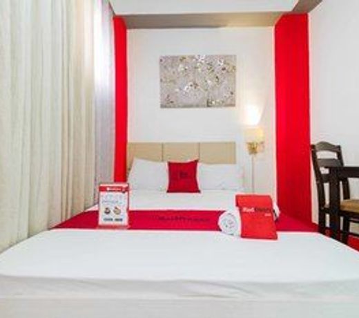 RedDoorz near Quirino Station - Vaccinated Staff