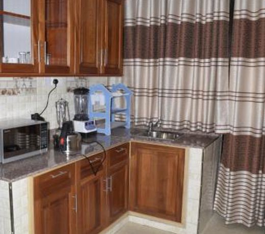 Evelyn Apartments