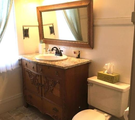 Old Iron Inn Bed and Breakfast