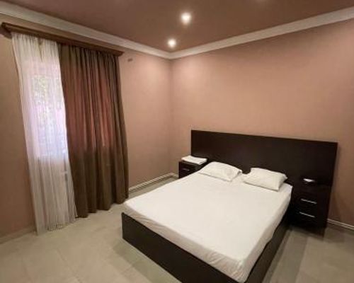 Lux Plaza Touristic hotel near EVN airport - Аргаванд - фото 15