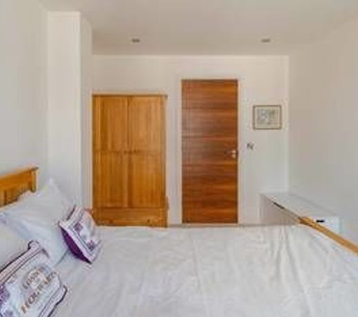 Lovely 1 Bedroom Home With Balcony - 4 Guests!