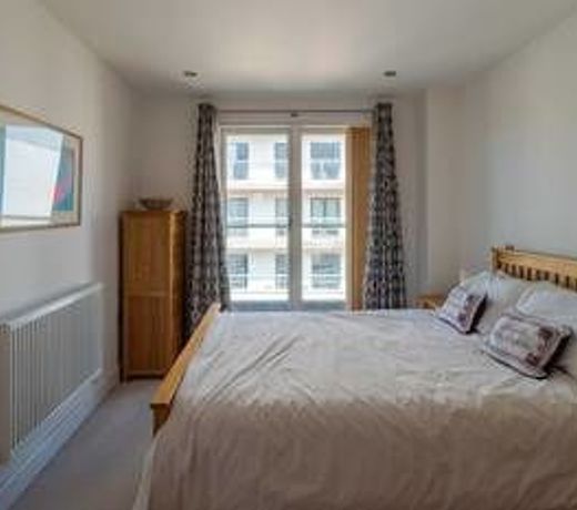 Lovely 1 Bedroom Home With Balcony - 4 Guests!