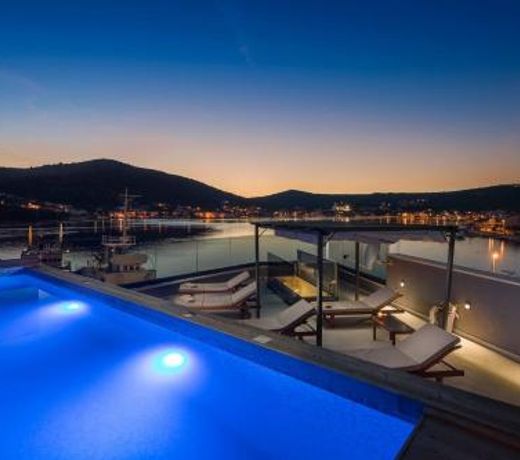 Beachfront Luxury Villa