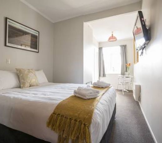 Ranfurly Hotel