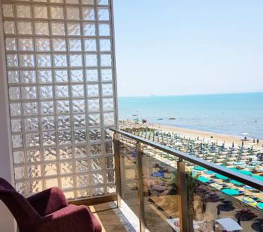 Vila One Beach Hotel