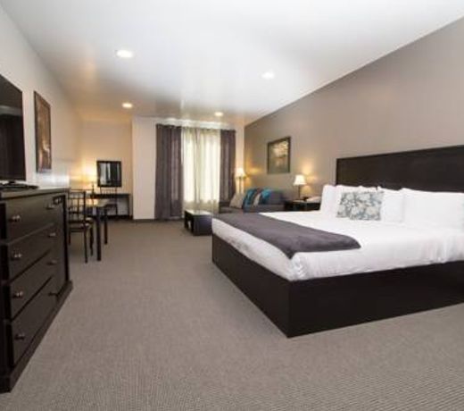 Roadhouse 52 Inn & Suites