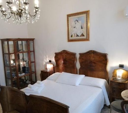 Glam Resort Luxury Lorenzo