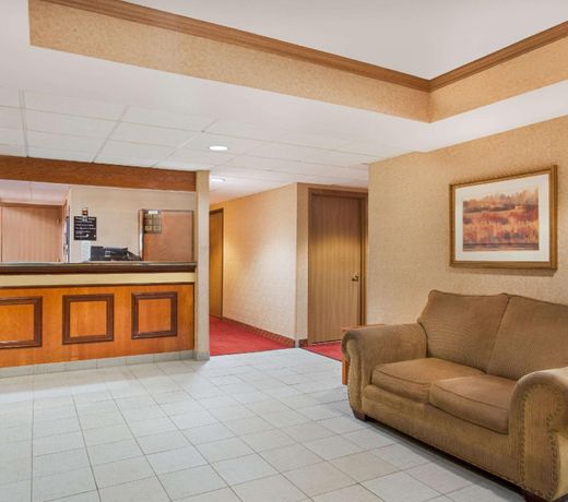 Super 8 By Wyndham Defiance