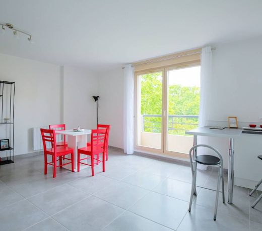 MÃNAGE PLUS PLUS Appartement neuf et spacieux quartier Saxe