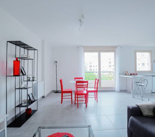 MÃNAGE PLUS PLUS Appartement neuf et spacieux quartier Saxe