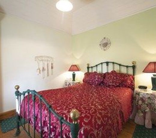 Sarahs Cottage